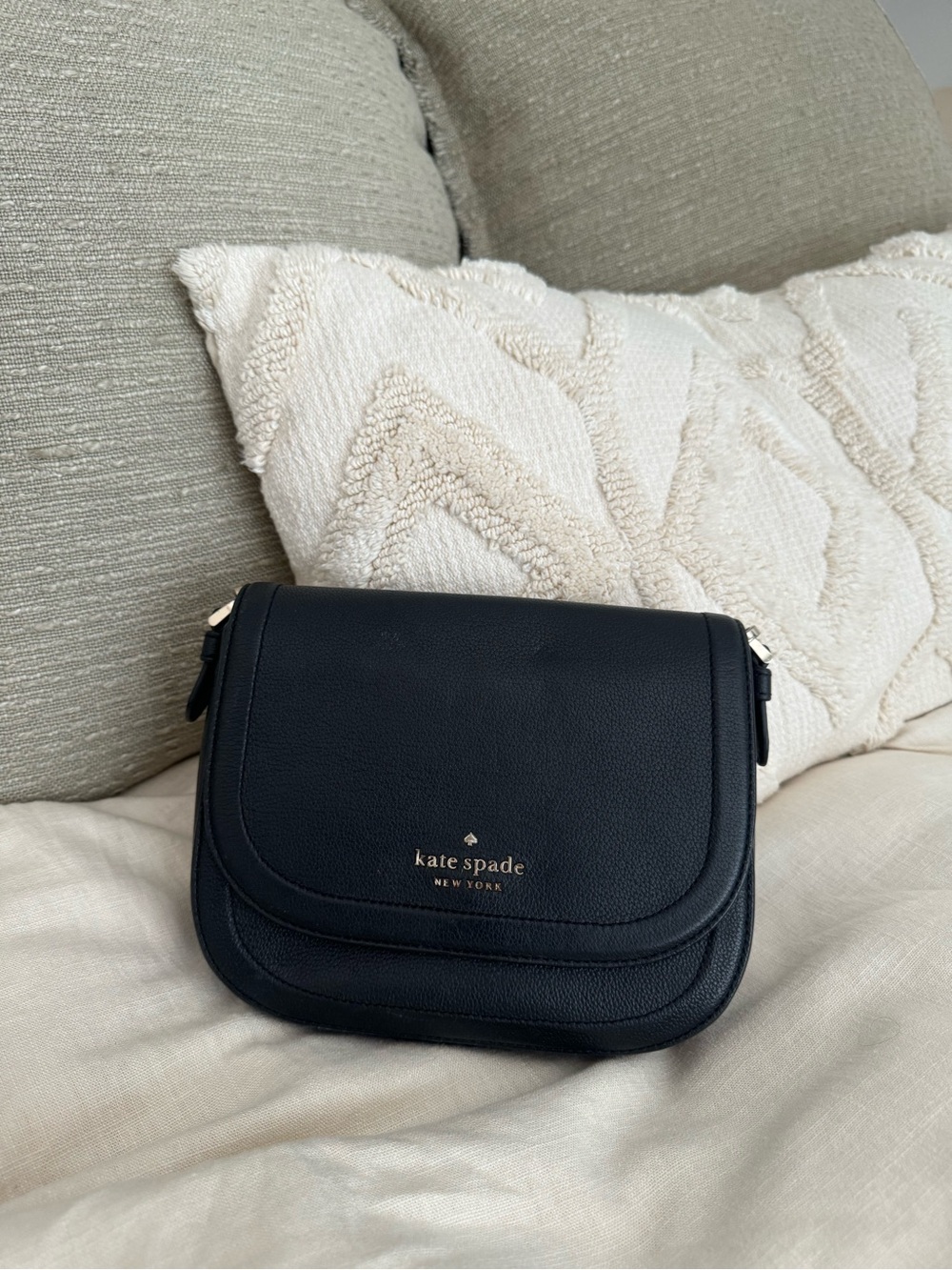 kate spade black pebbled leather saddle crossbody with gold logo